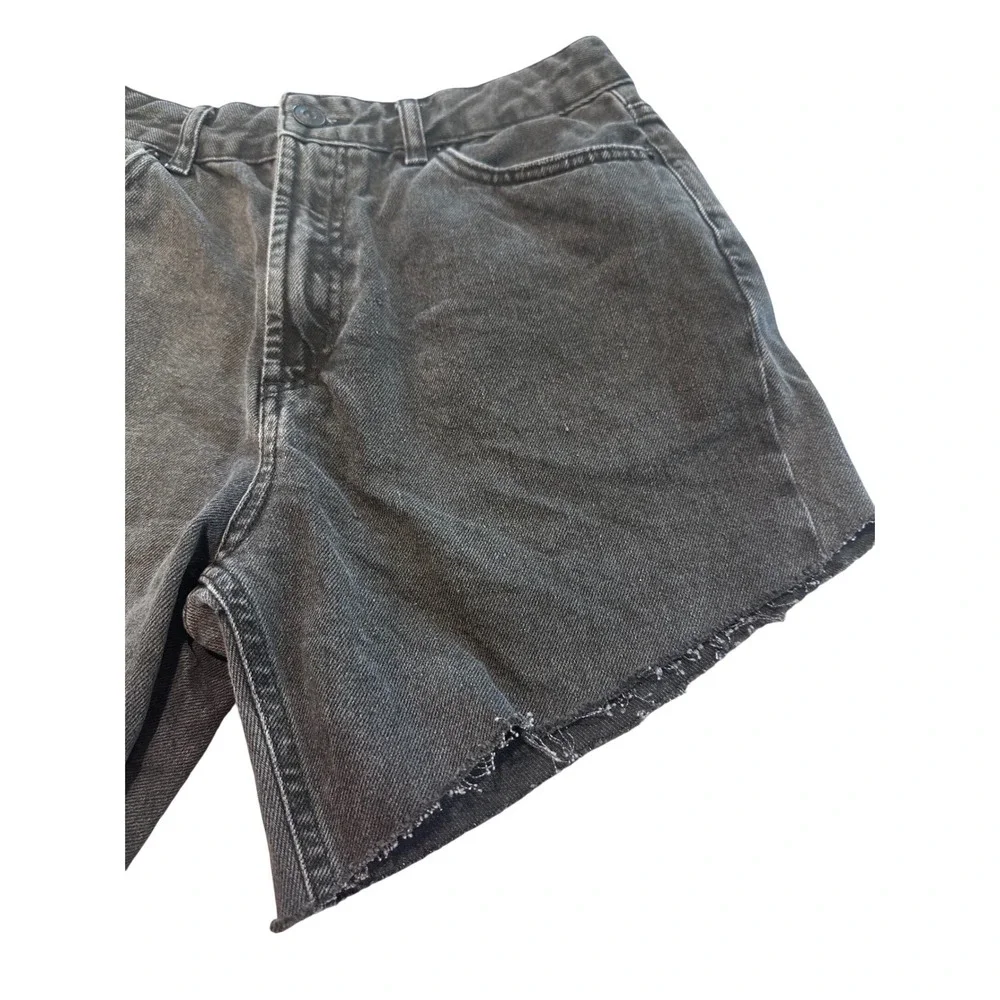BDG Urban Outfitters Mom High-Rise Denim Shorts Washed Black Raw Hem Size 28